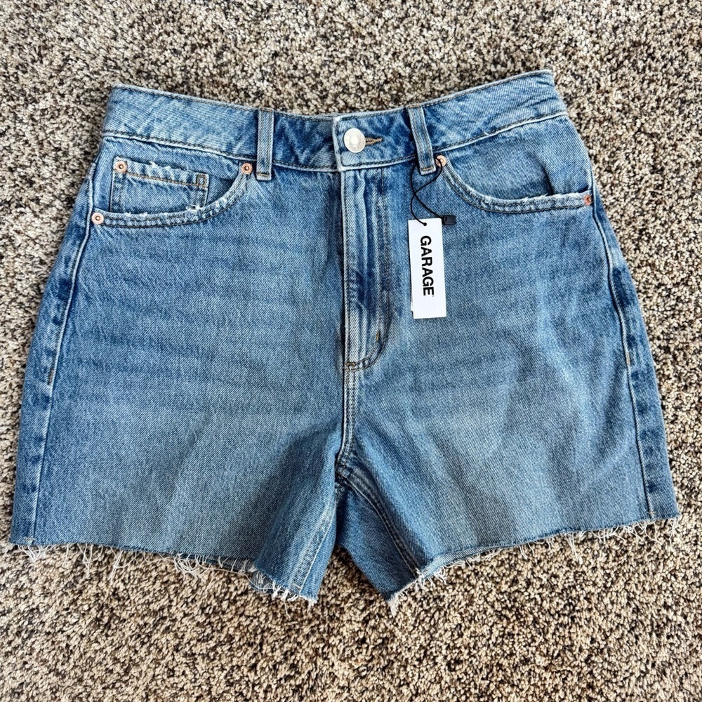 NWT Garage High Rise Denim Shorts Size 7 Medium Wash Raw Hem Festival Summer